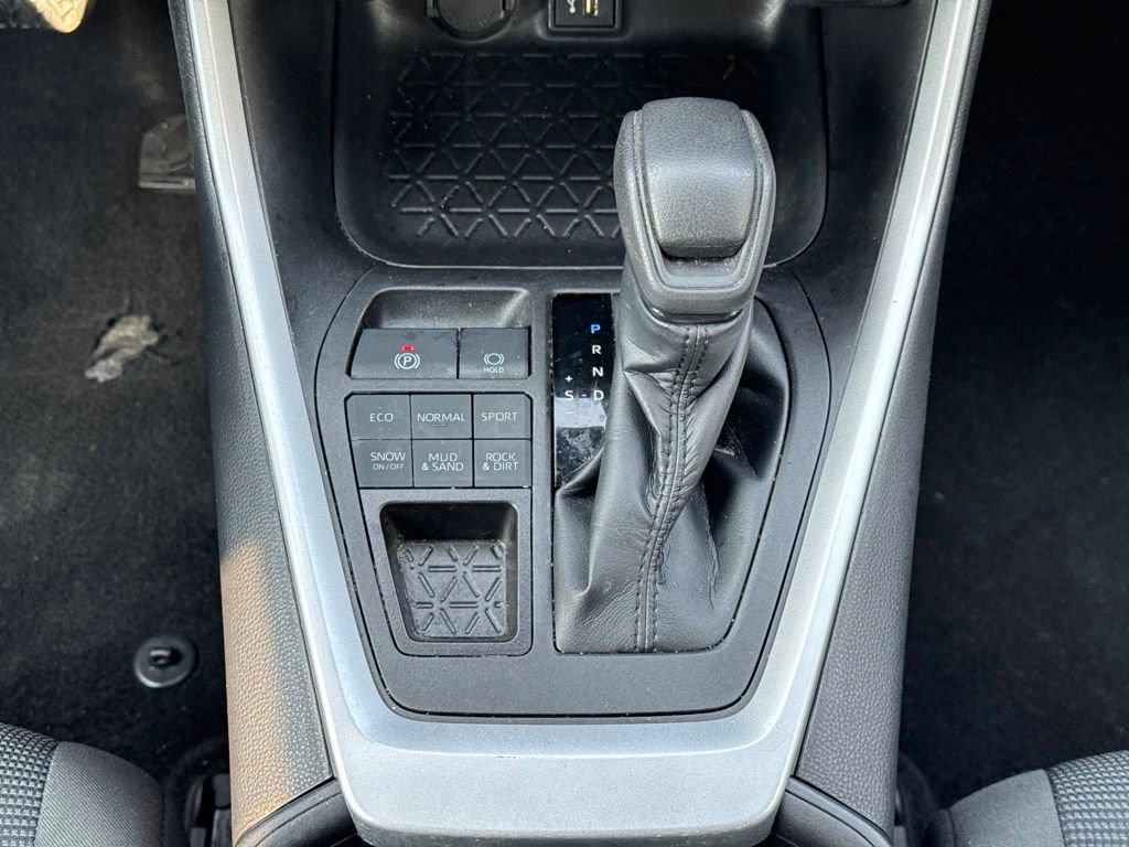 Used 2023 Toyota RAV4 LE AWD/4WD image 23