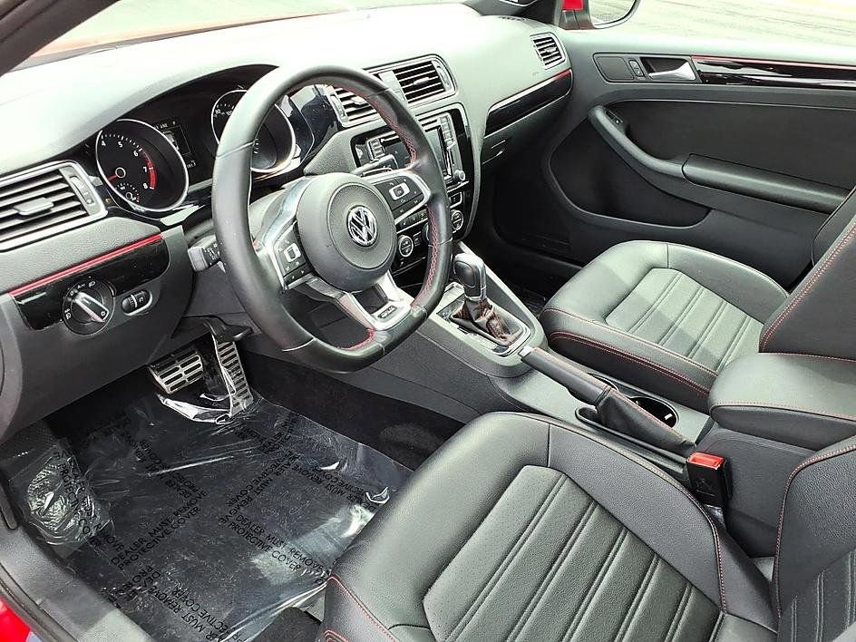 Used 2017 Volkswagen Jetta GLI FWD image 14