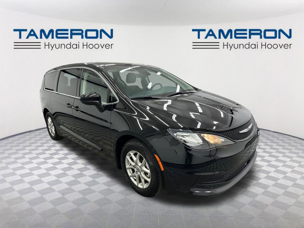 Used 2024 Chrysler Voyager LX image 7