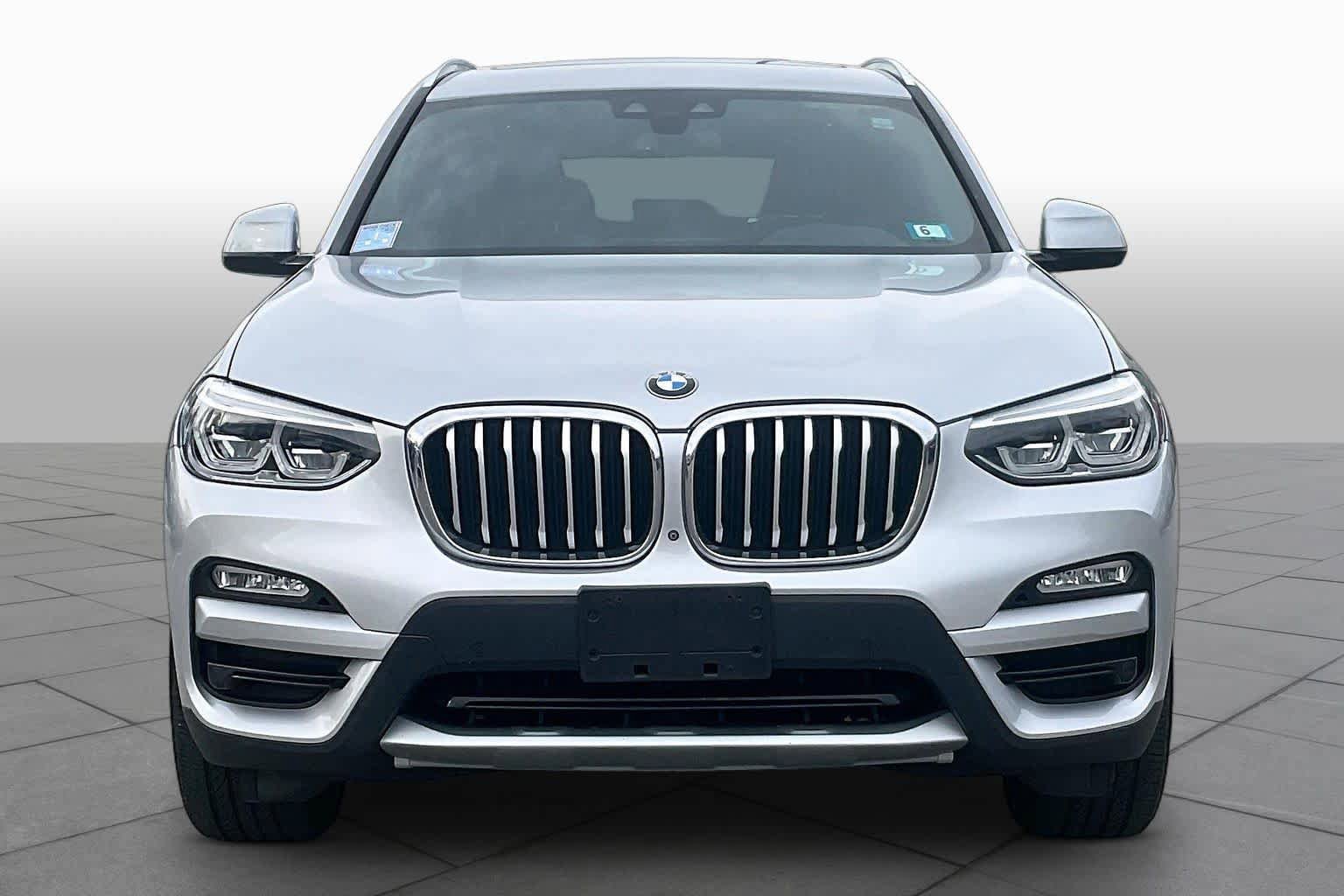 Used 2018 BMW X3 xDrive30i w/ Executive Package AWD/4WD image 3