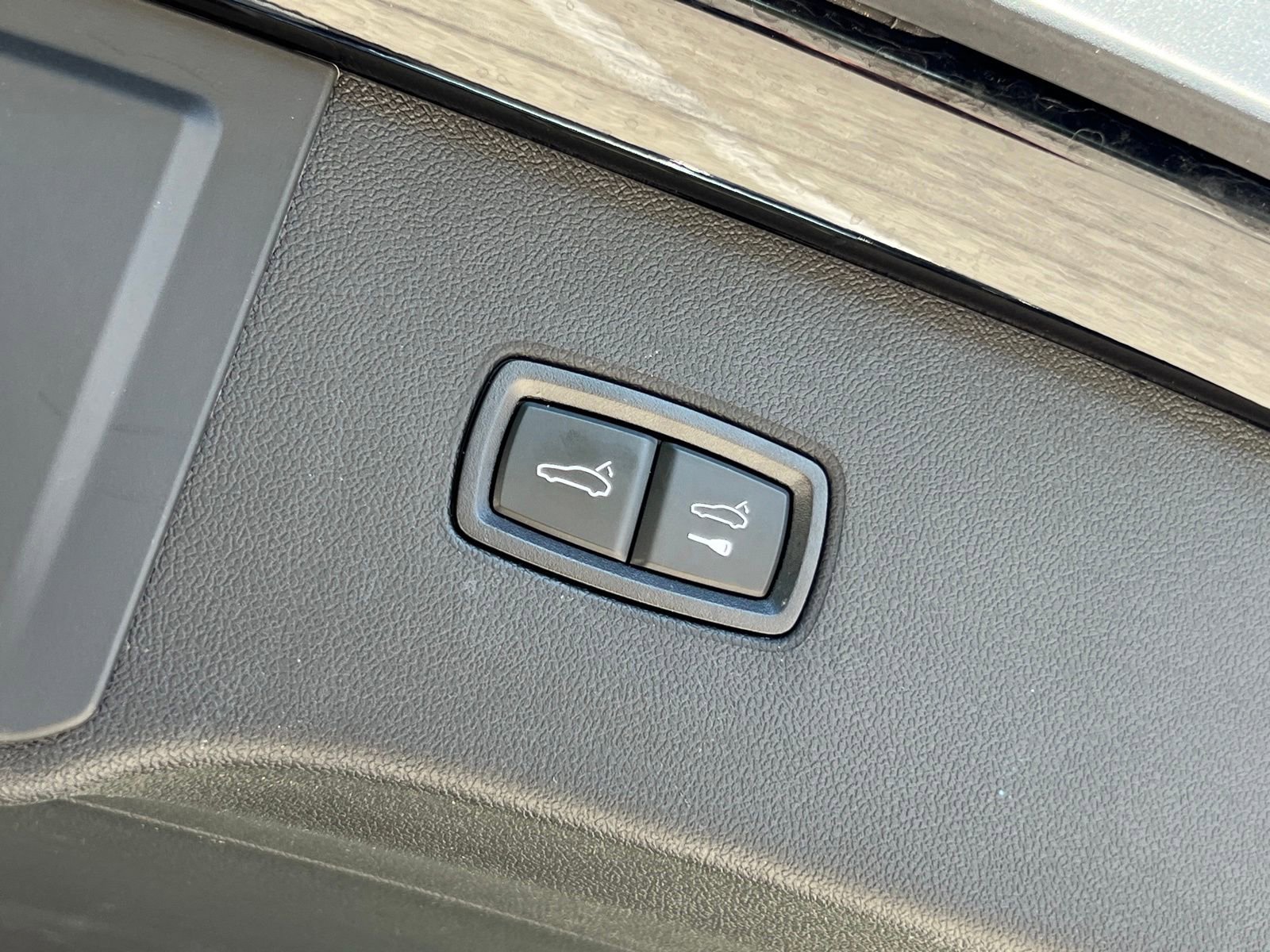 Certified 2024 Porsche Cayenne AWD/4WD image 29