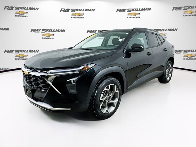 Used 2025 Chevrolet Trax LT w/ LT Convenience Package image 3