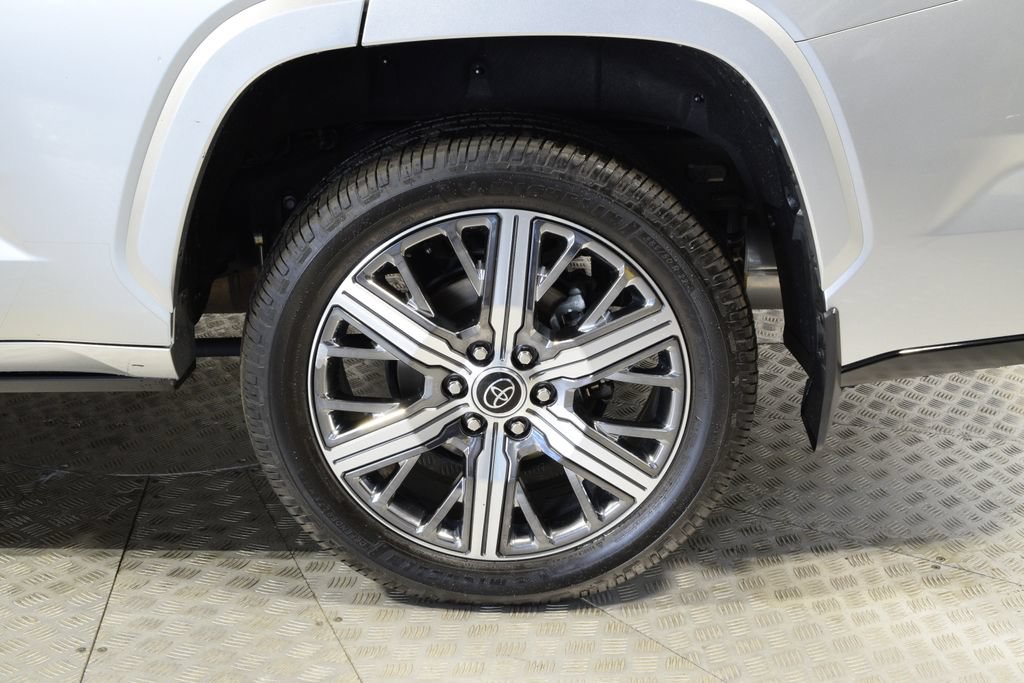 Used 2023 Toyota Sequoia Capstone AWD/4WD image 38