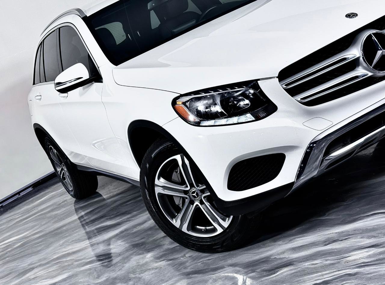 Used 2019 Mercedes-Benz GLC 300 4MATIC w/ Premium Package image 4