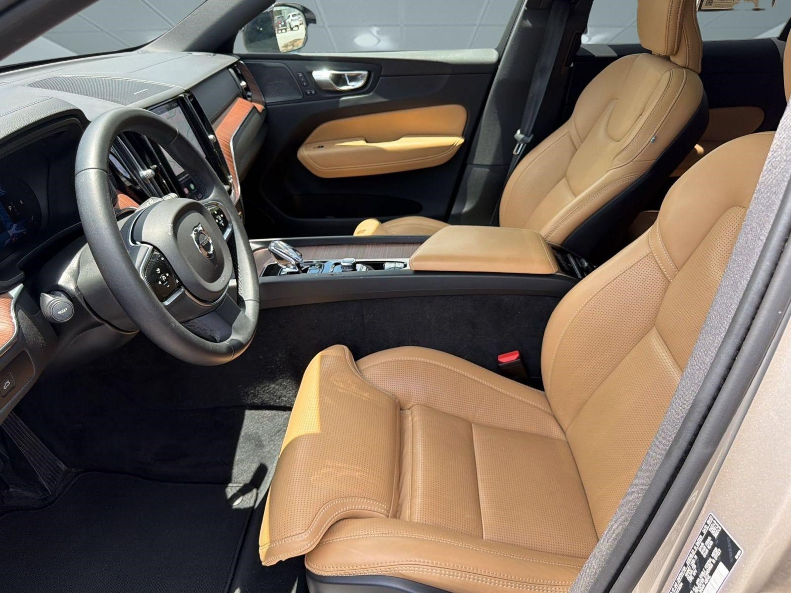 Certified 2024 Volvo XC60 B5 Ultimate AWD/4WD image 5