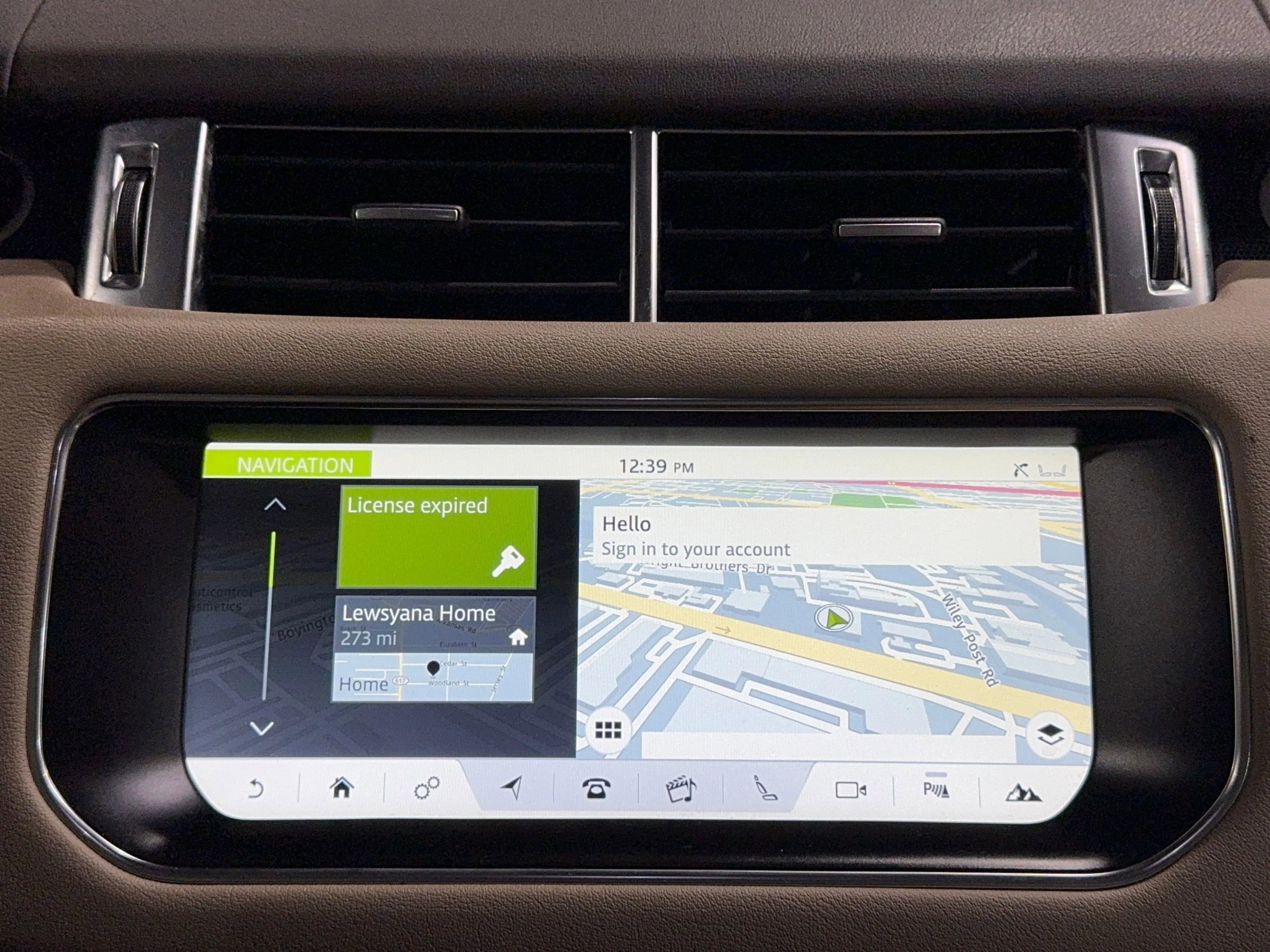 Used 2017 Land Rover Range Rover Sport SE image 32