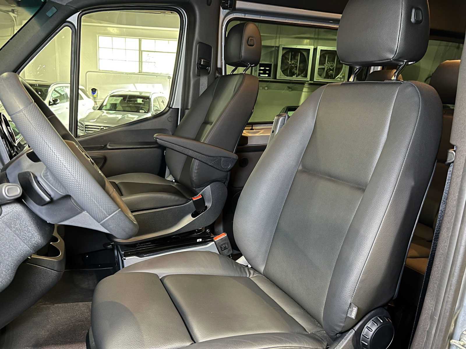 Used 2025 Mercedes-Benz Sprinter 2500 image 23