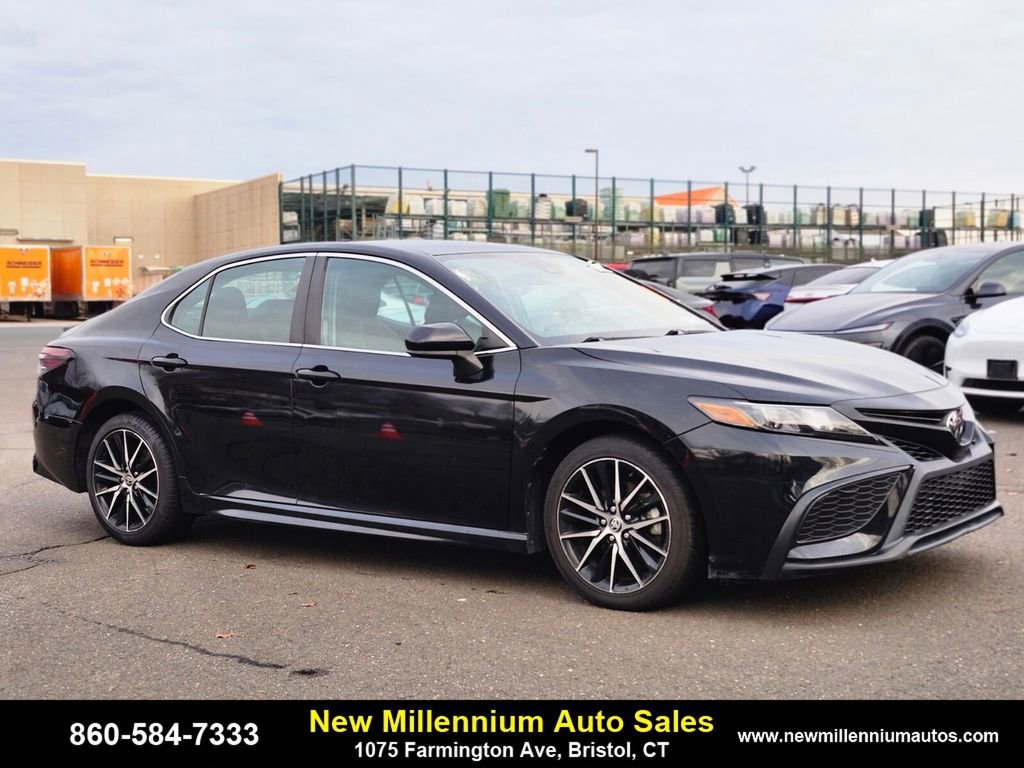 Used 2021 Toyota Camry SE image 7