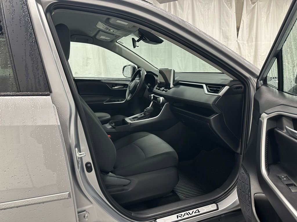 Used 2025 Toyota RAV4 XLE image 55