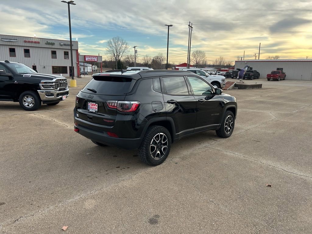 Used 2025 Jeep Compass Trailhawk image 5