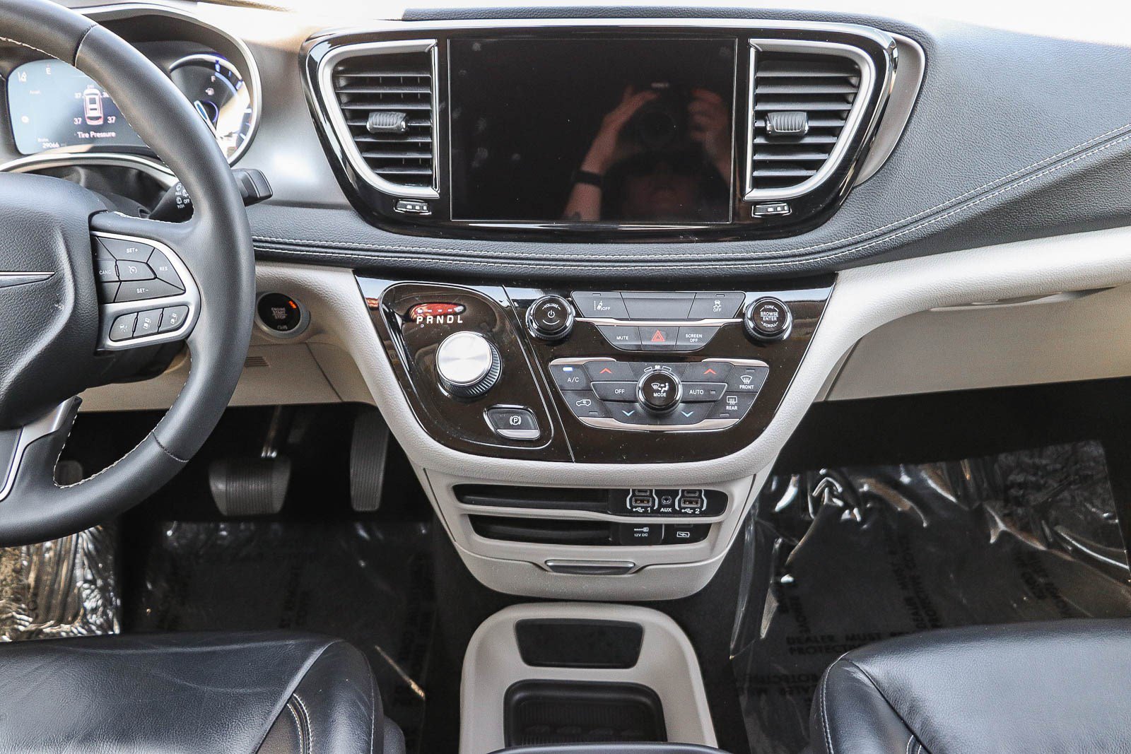 Used 2022 Chrysler Pacifica Touring-L FWD image 14