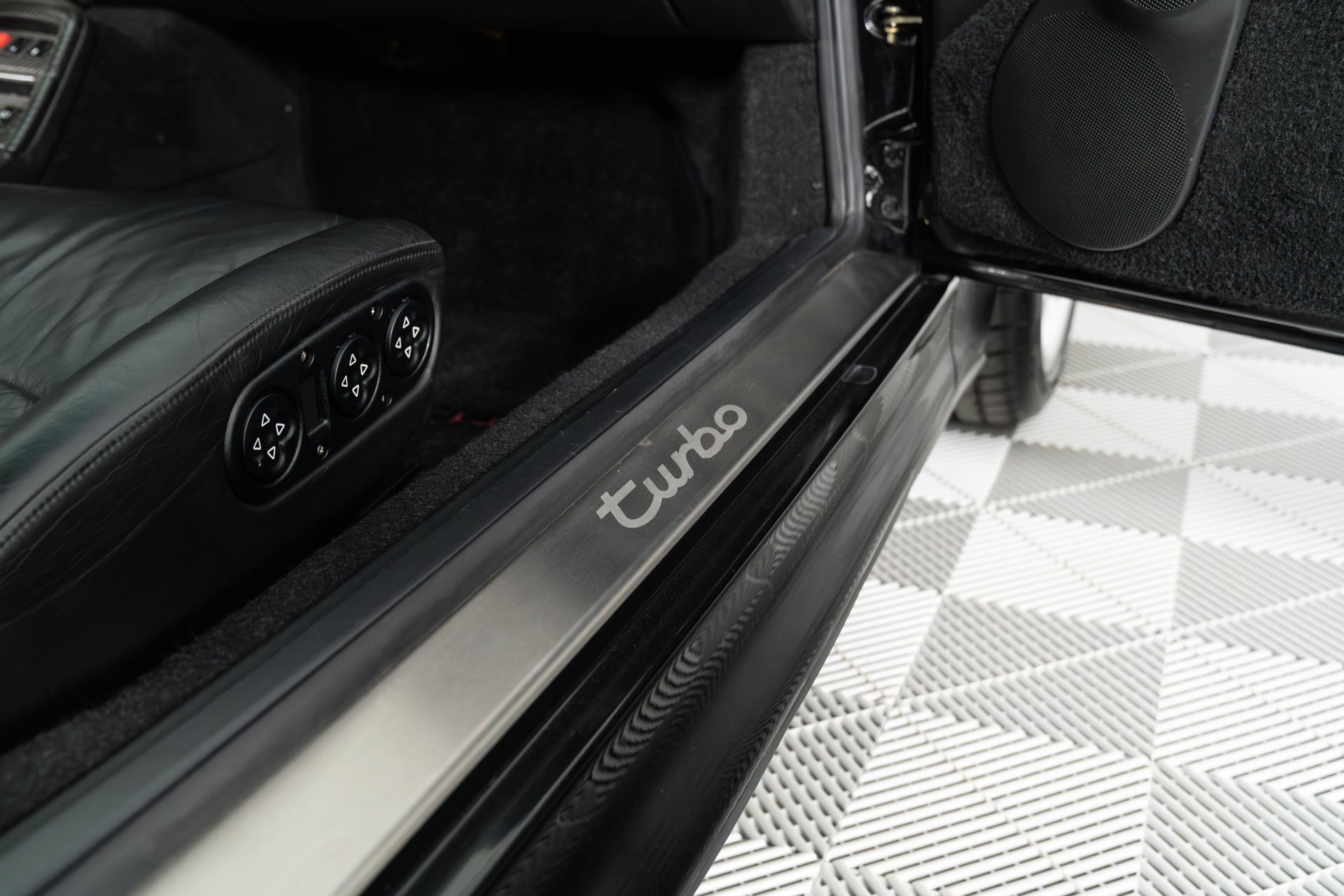 Used 1996 Porsche 911 Turbo RWD image 21