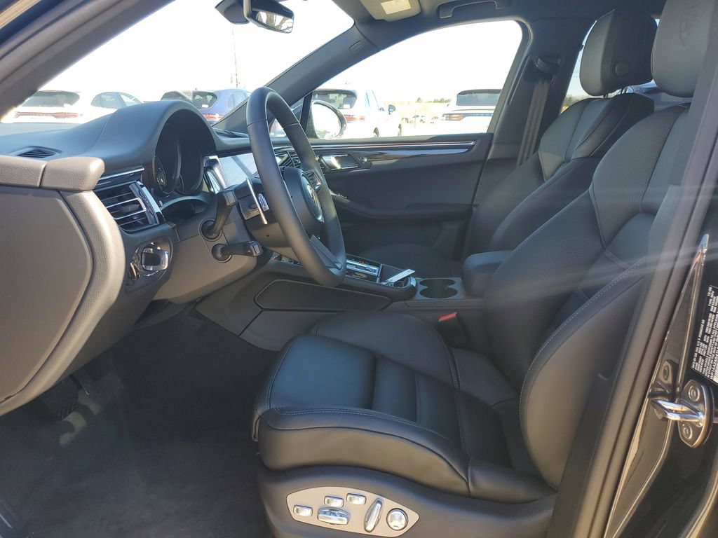 New 2026 Porsche Macan AWD/4WD image 17