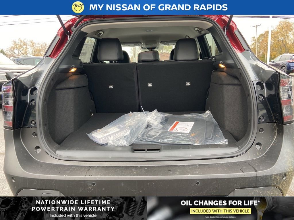 New 2026 Nissan Kicks SR w/ Cold Weather Package image 17