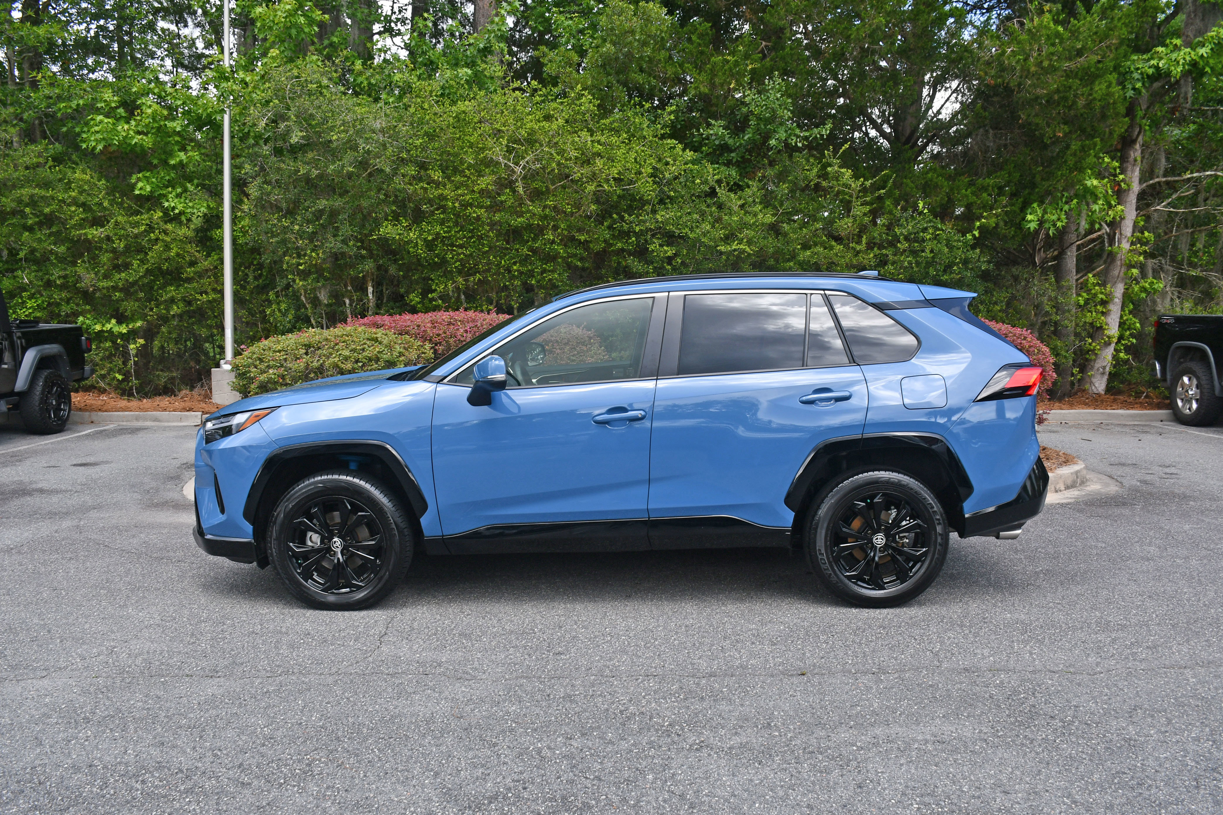 Certified 2024 Toyota RAV4 SE w/ Convenience Package AWD/4WD image 2