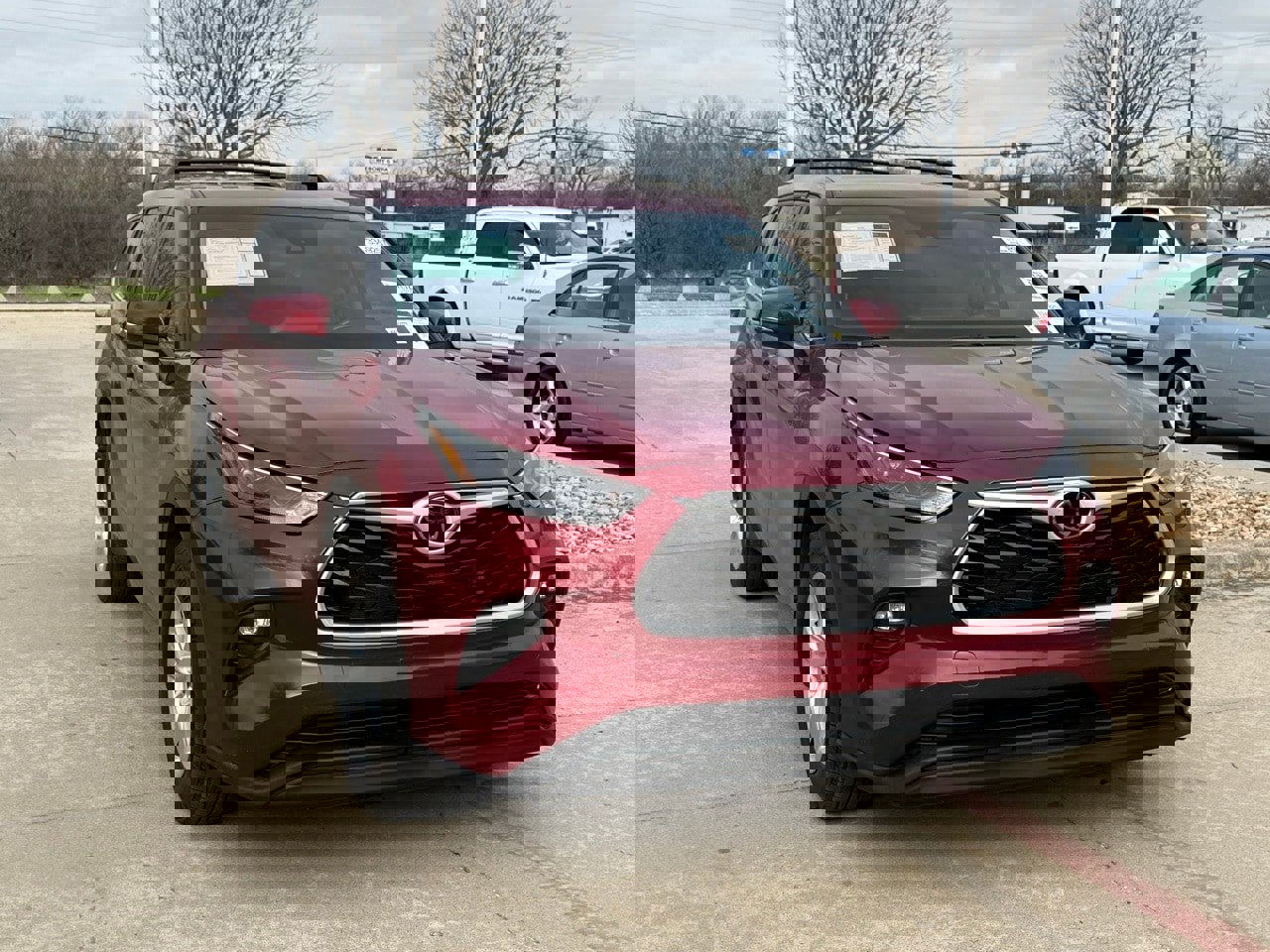 Used 2024 Toyota Highlander LE image 8