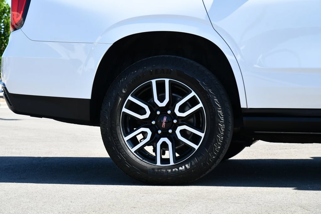 Used 2024 GMC Yukon AT4 w/ AT4 Premium Package AWD/4WD image 10