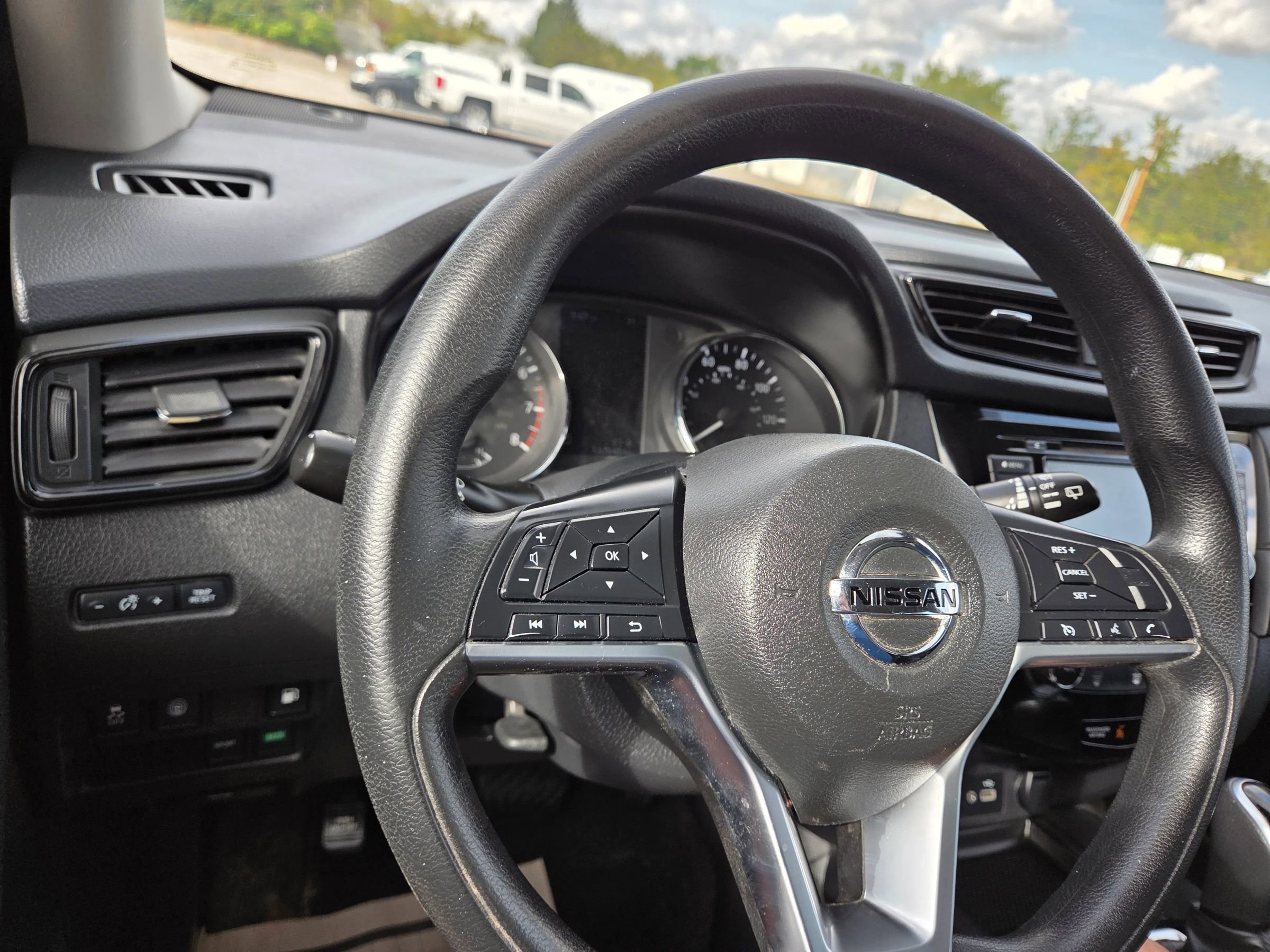 Used 2019 Nissan Rogue S FWD image 26