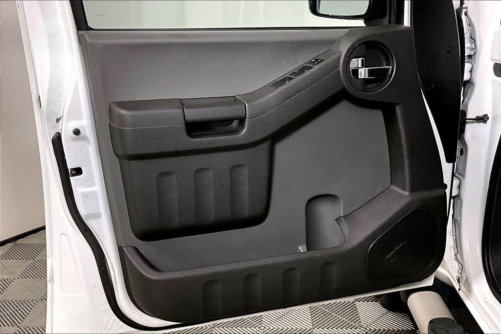 Used 2015 Nissan Xterra S image 23