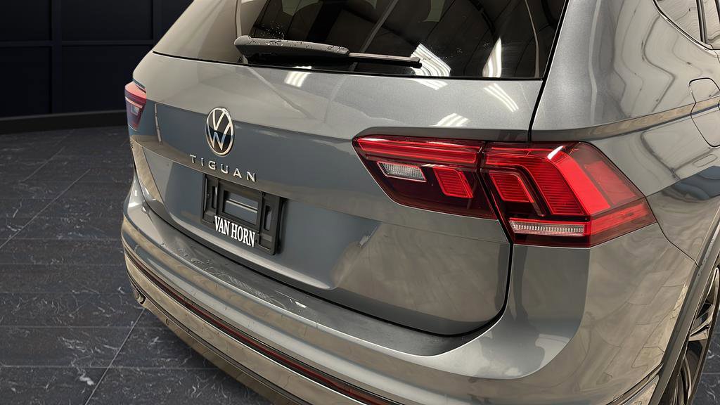 Used 2024 Volkswagen Tiguan SE R-Line FWD image 33