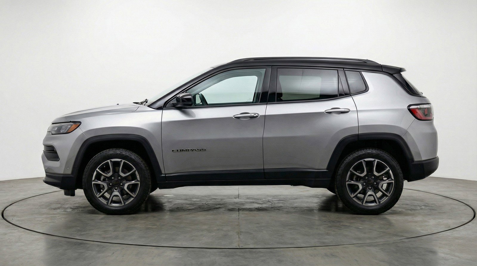 Used 2025 Jeep Compass Trailhawk image 5
