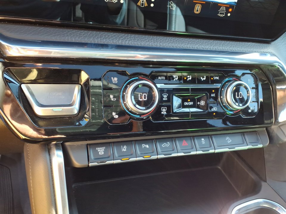 Used 2024 GMC Sierra 2500 Denali w/ Denali Reserve Package image 19