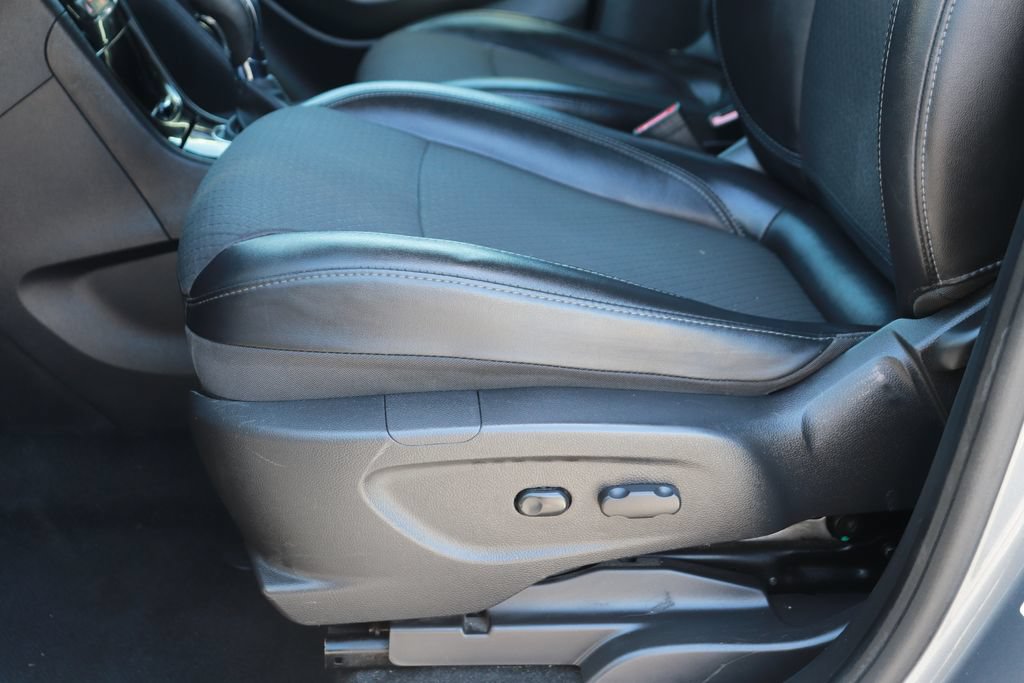 Used 2020 Buick Encore Preferred FWD image 10