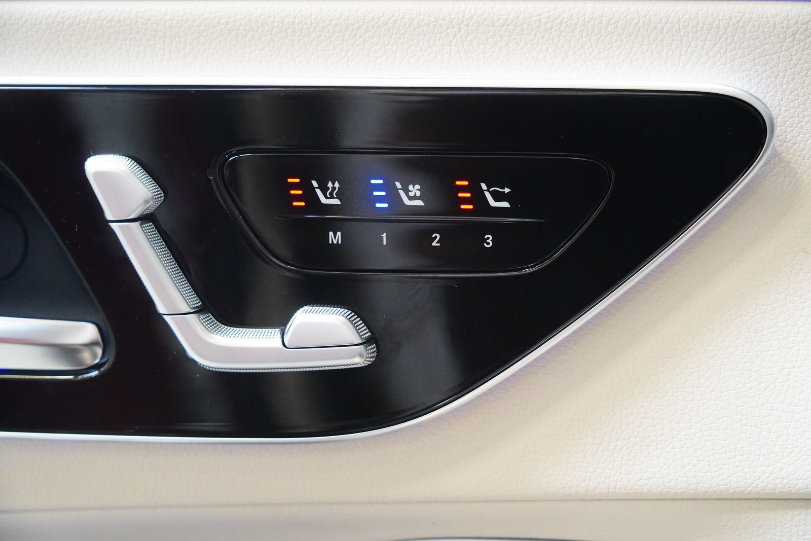 New 2026 Mercedes-Benz CLE 450 4MATIC Cabriolet image 34