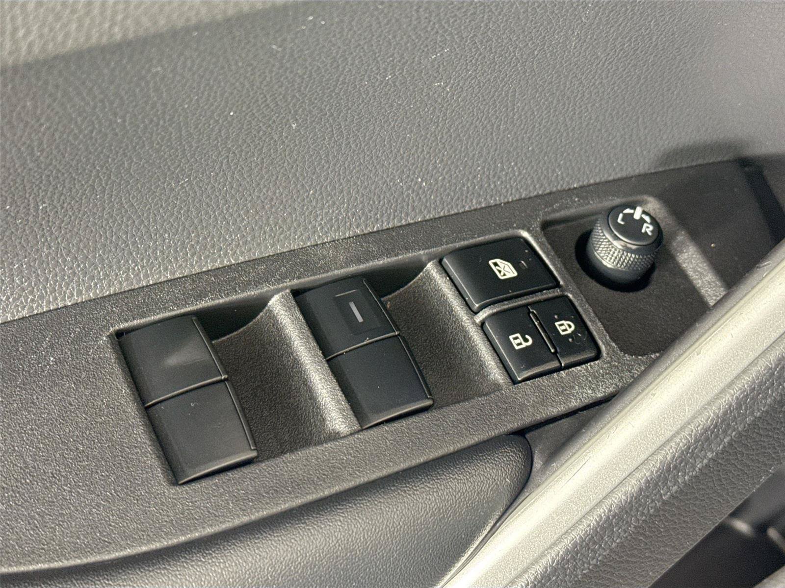 Certified 2025 Toyota Corolla Cross XLE FWD image 26