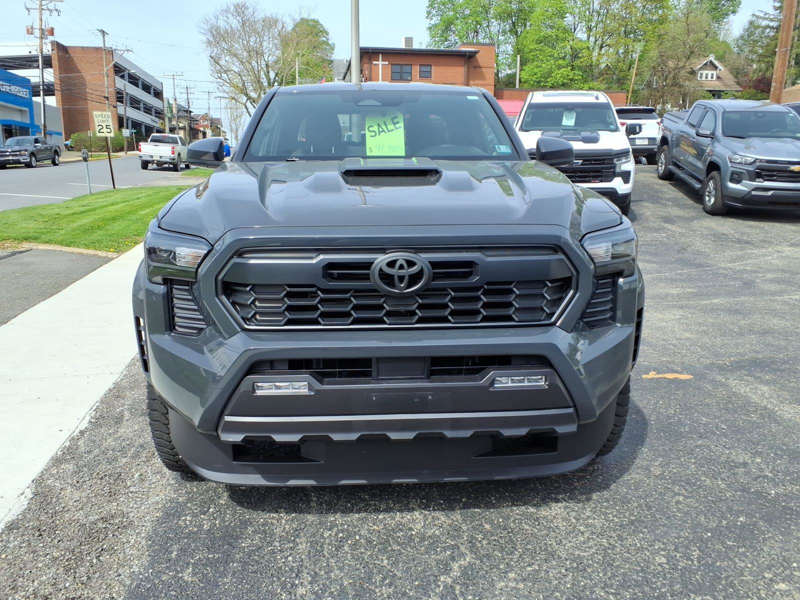 Used 2025 Toyota Tacoma TRD Sport image 2