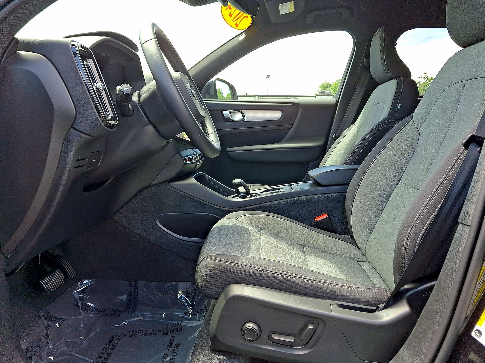 Used 2024 Volvo XC40 B5 Core AWD/4WD image 11