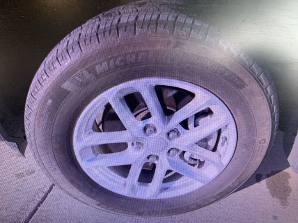 Used 2024 Jeep Grand Cherokee L Laredo w/ Luxury Tech Group I image 15