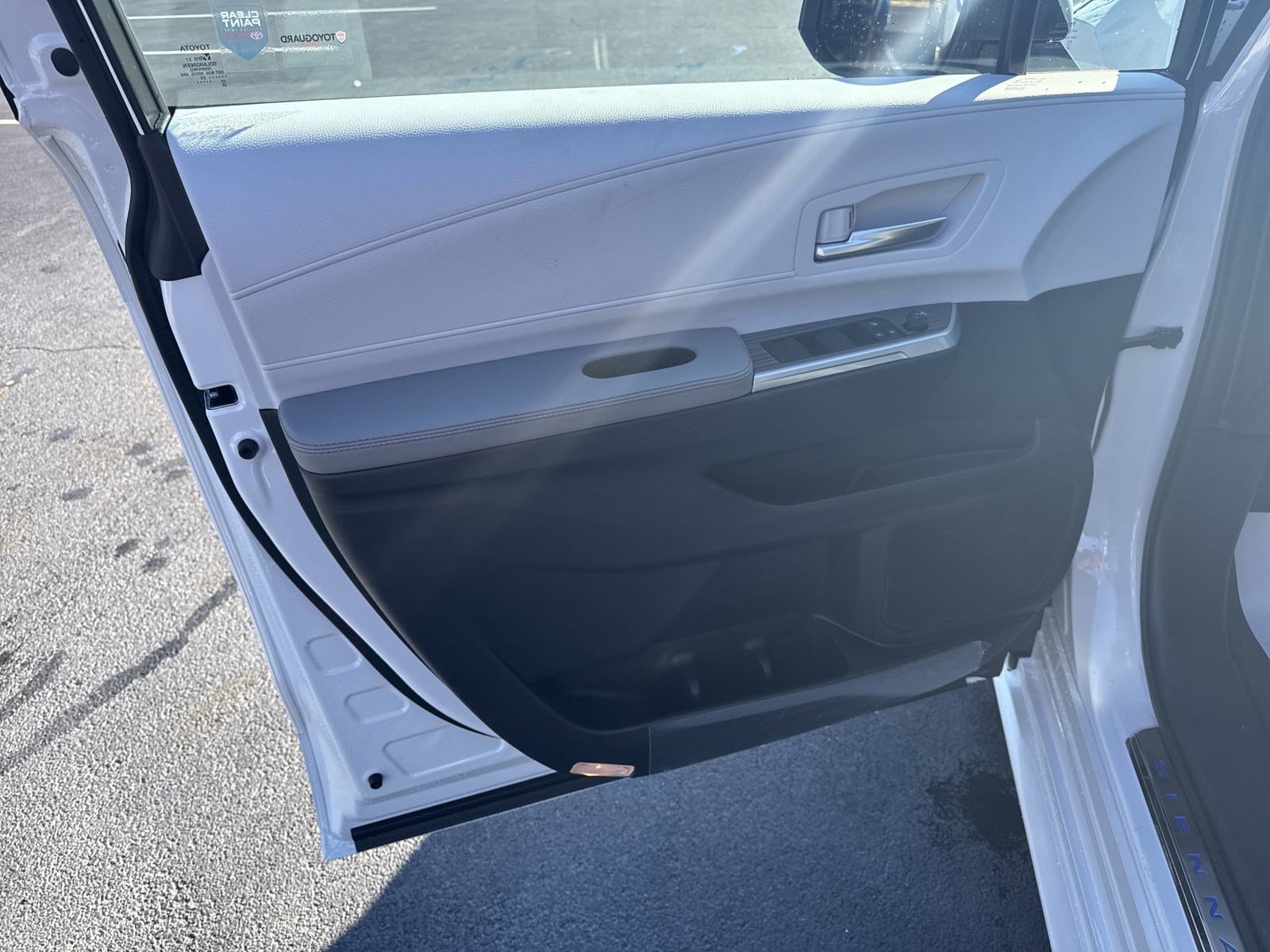 New 2025 Toyota Sienna XLE FWD image 23
