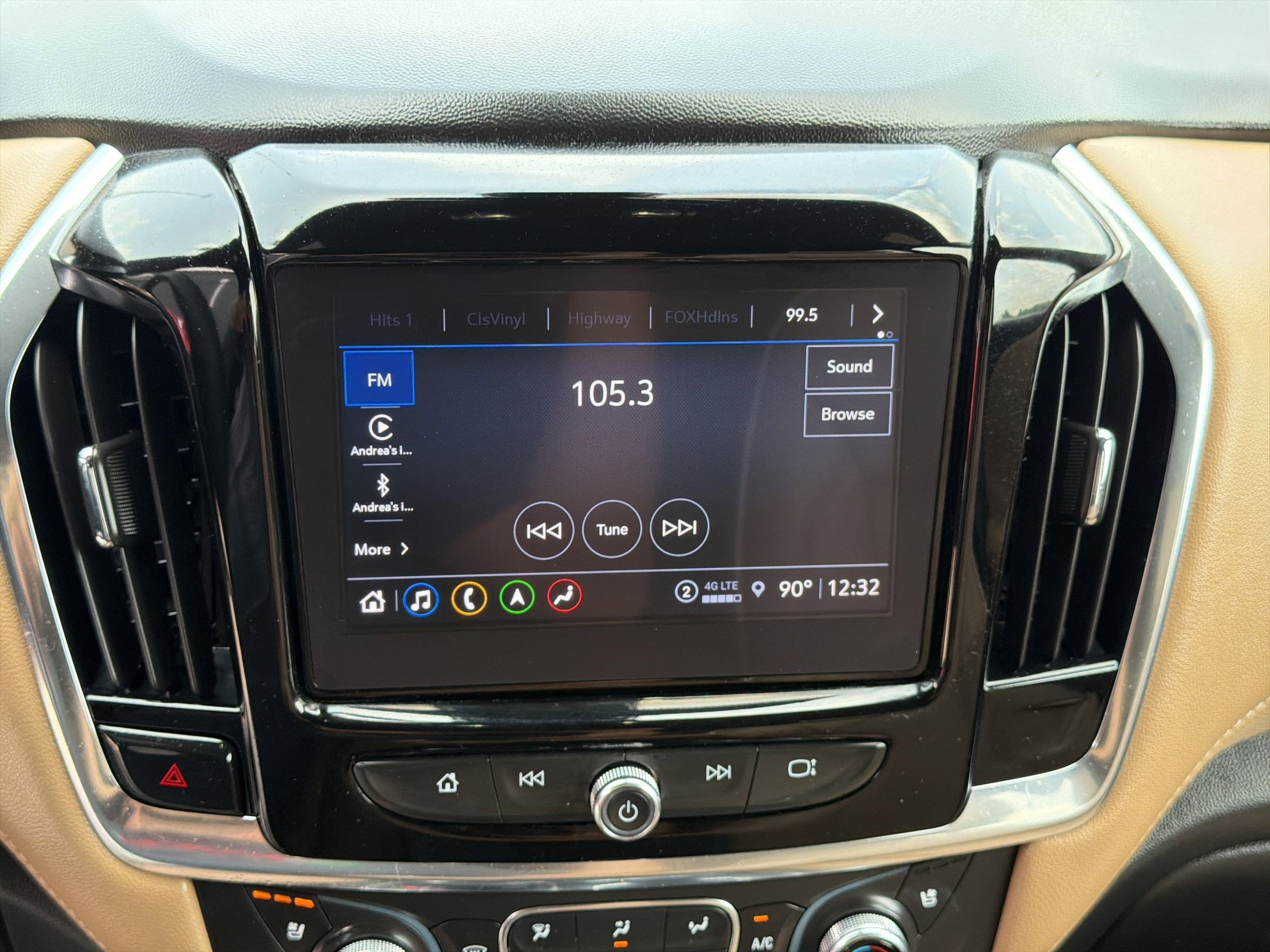 Used 2023 Chevrolet Traverse Premier FWD image 23