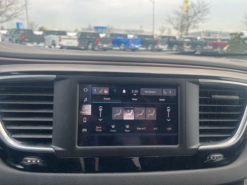 Used 2024 Chrysler Voyager LX image 19