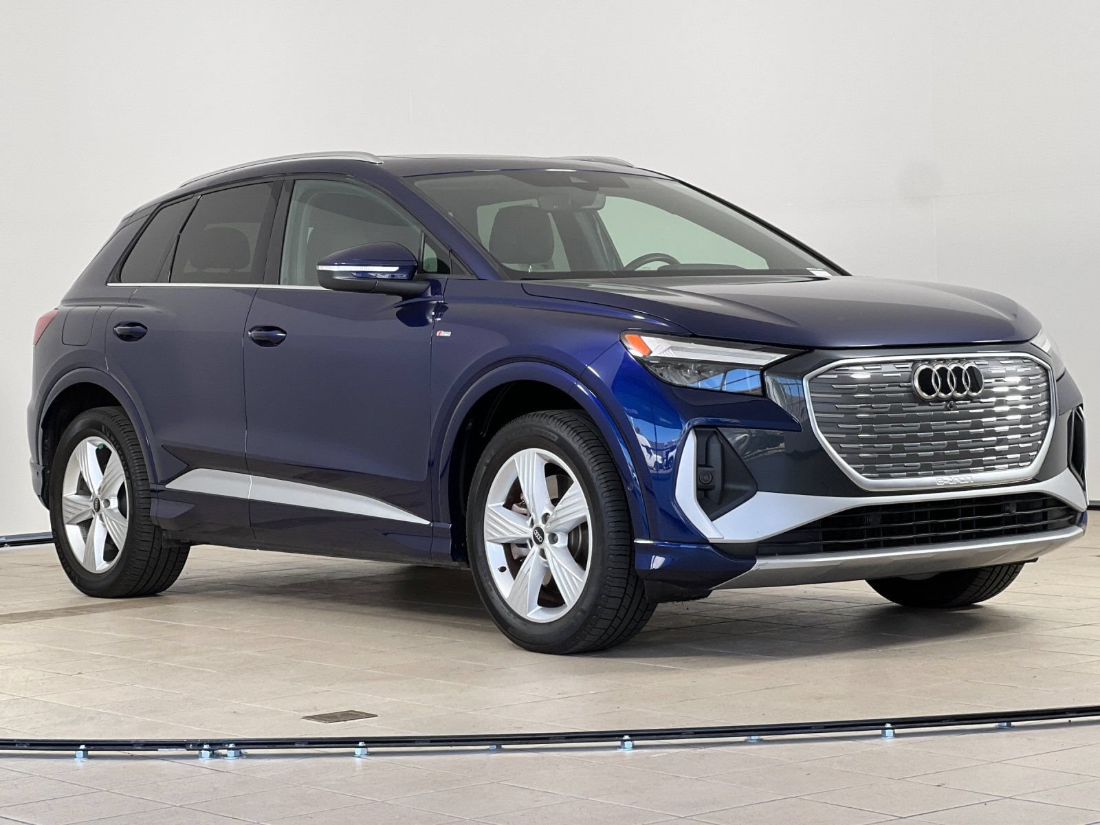 Used 2023 Audi Q4 e-tron Premium Plus w/ Premium Plus AWD/4WD image 8