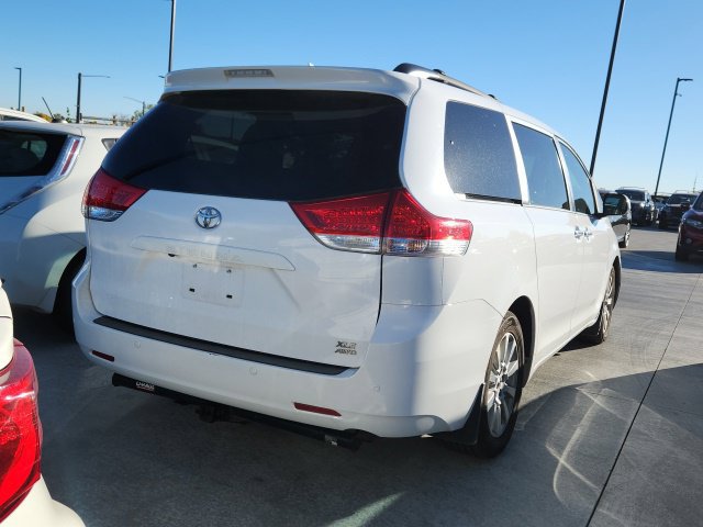 Used 2013 Toyota Sienna XLE w/ Premium Pkg AWD/4WD image 2
