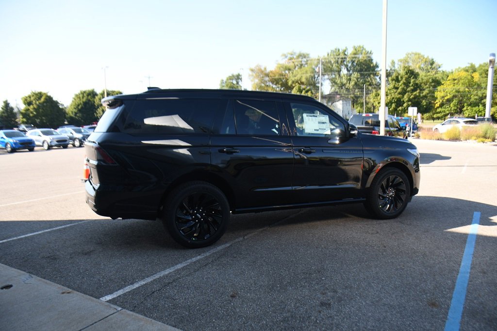New 2025 Lincoln Navigator Reserve w/ Jet Appearance Package image 7