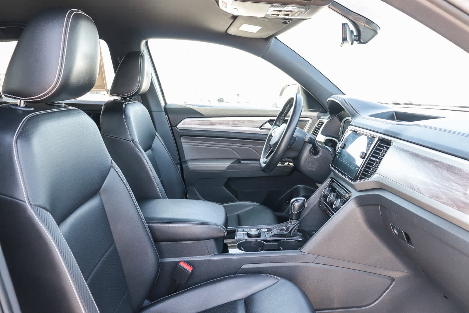 Used 2022 Volkswagen Atlas Cross Sport SE image 16