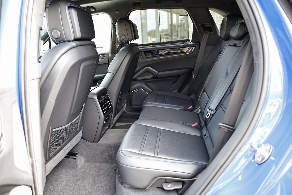 New 2025 Porsche Cayenne GTS image 25