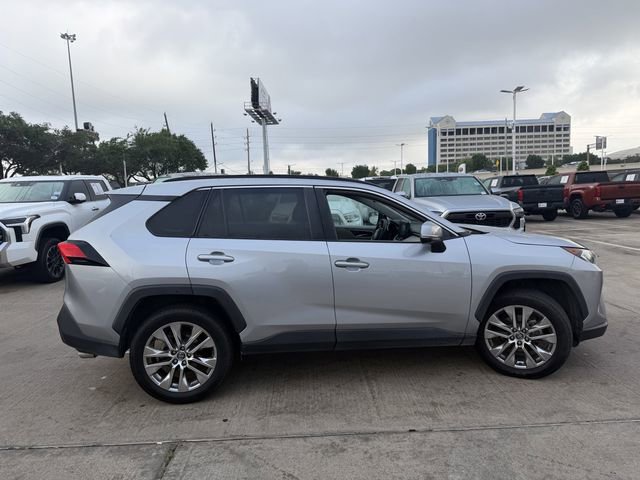 Used 2021 Toyota RAV4 XLE Premium image 4