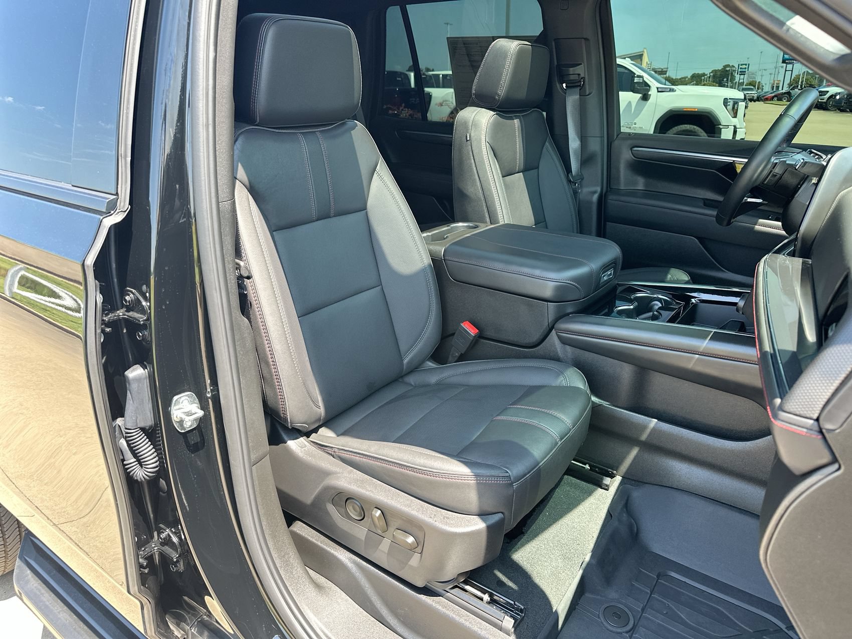 Used 2026 Chevrolet Tahoe RST AWD/4WD image 27