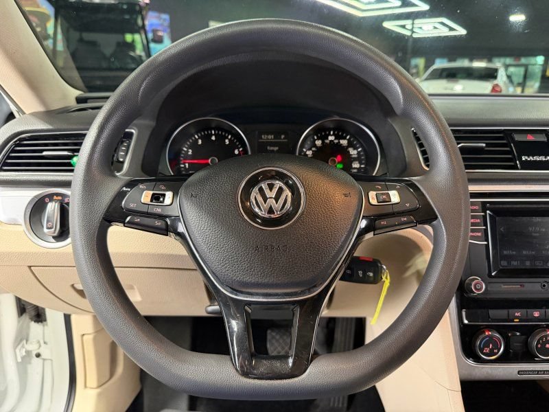 Used 2018 Volkswagen Passat 2.0T S FWD image 10