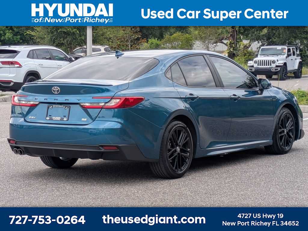Used 2025 Toyota Camry SE FWD image 5