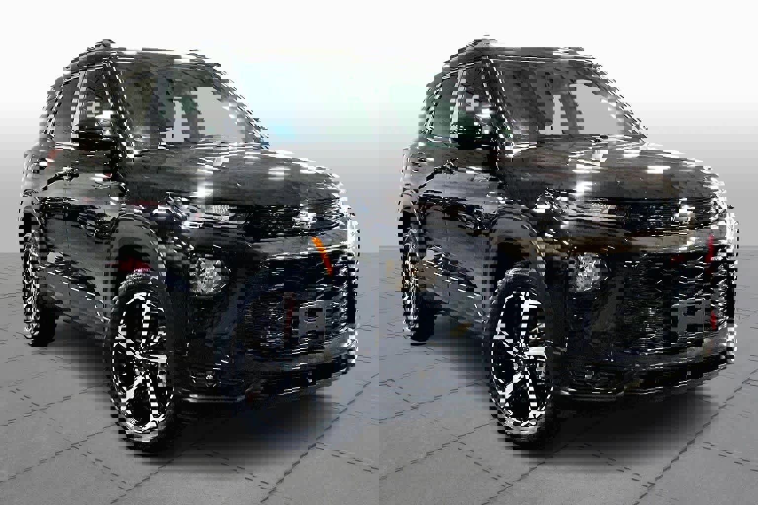 Used 2021 Chevrolet TrailBlazer RS w/ Sun and Liftgate Package image 2