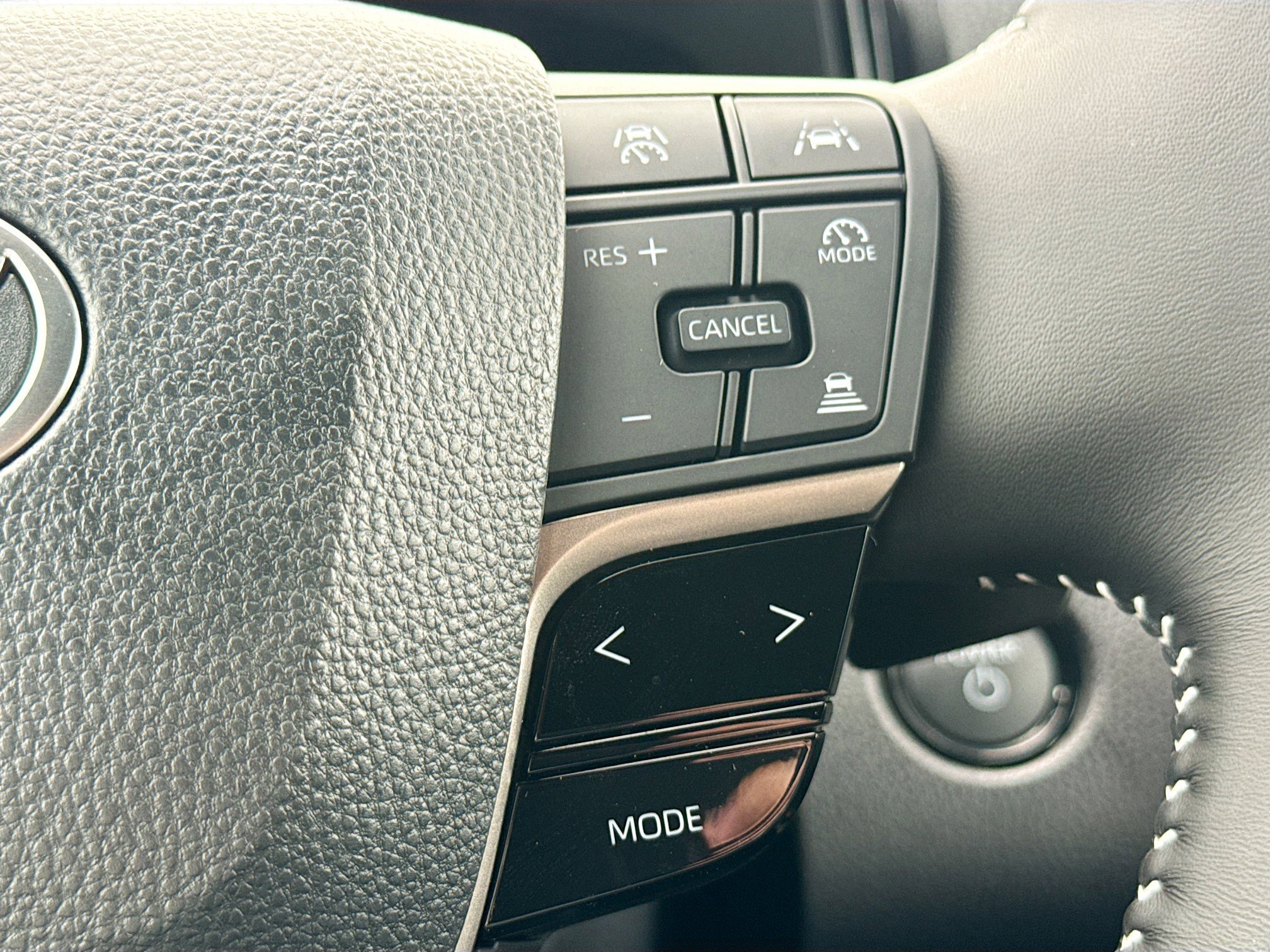 Used 2025 Toyota Camry SE image 37