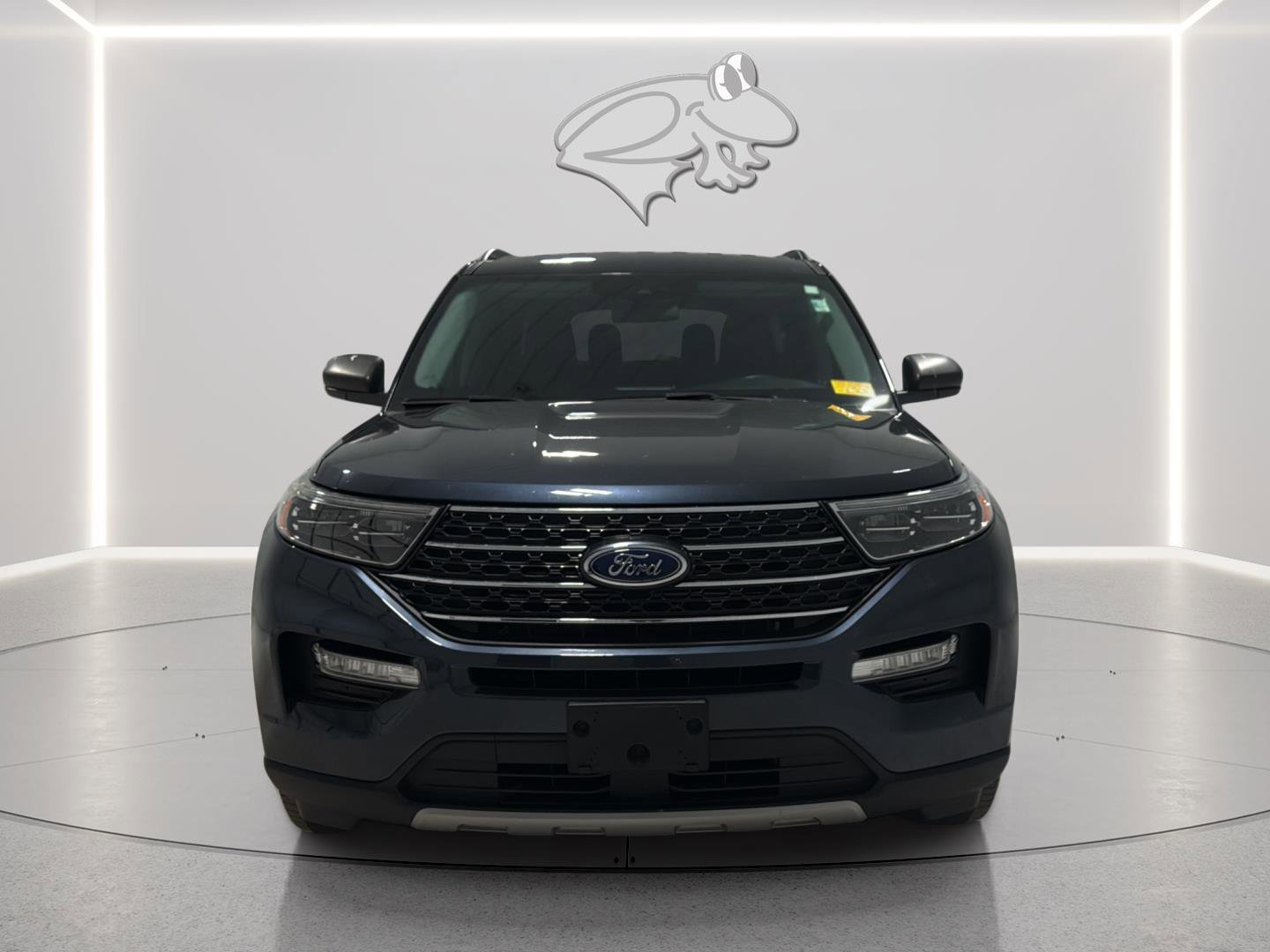 Used 2022 Ford Explorer XLT w/ Equipment Group 202A image 2