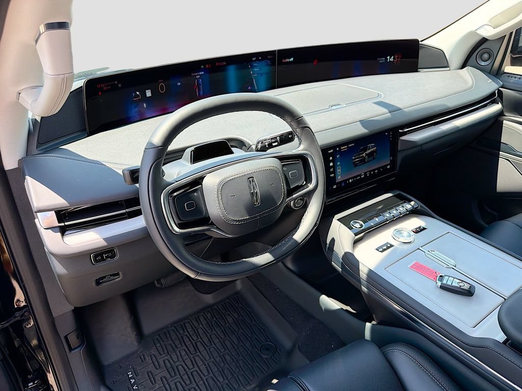 Used 2026 Lincoln Navigator Premiere AWD/4WD image 9