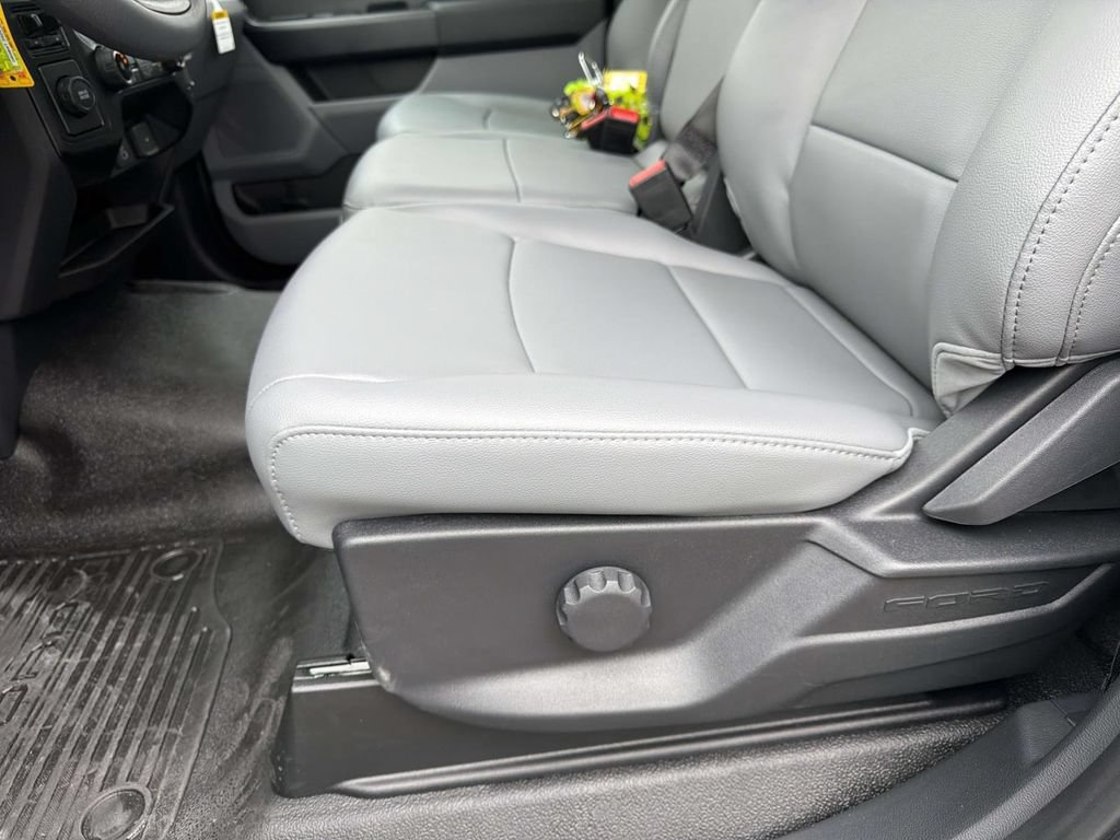 New 2026 Ford F350 XL w/ XL Chrome Package RWD image 13