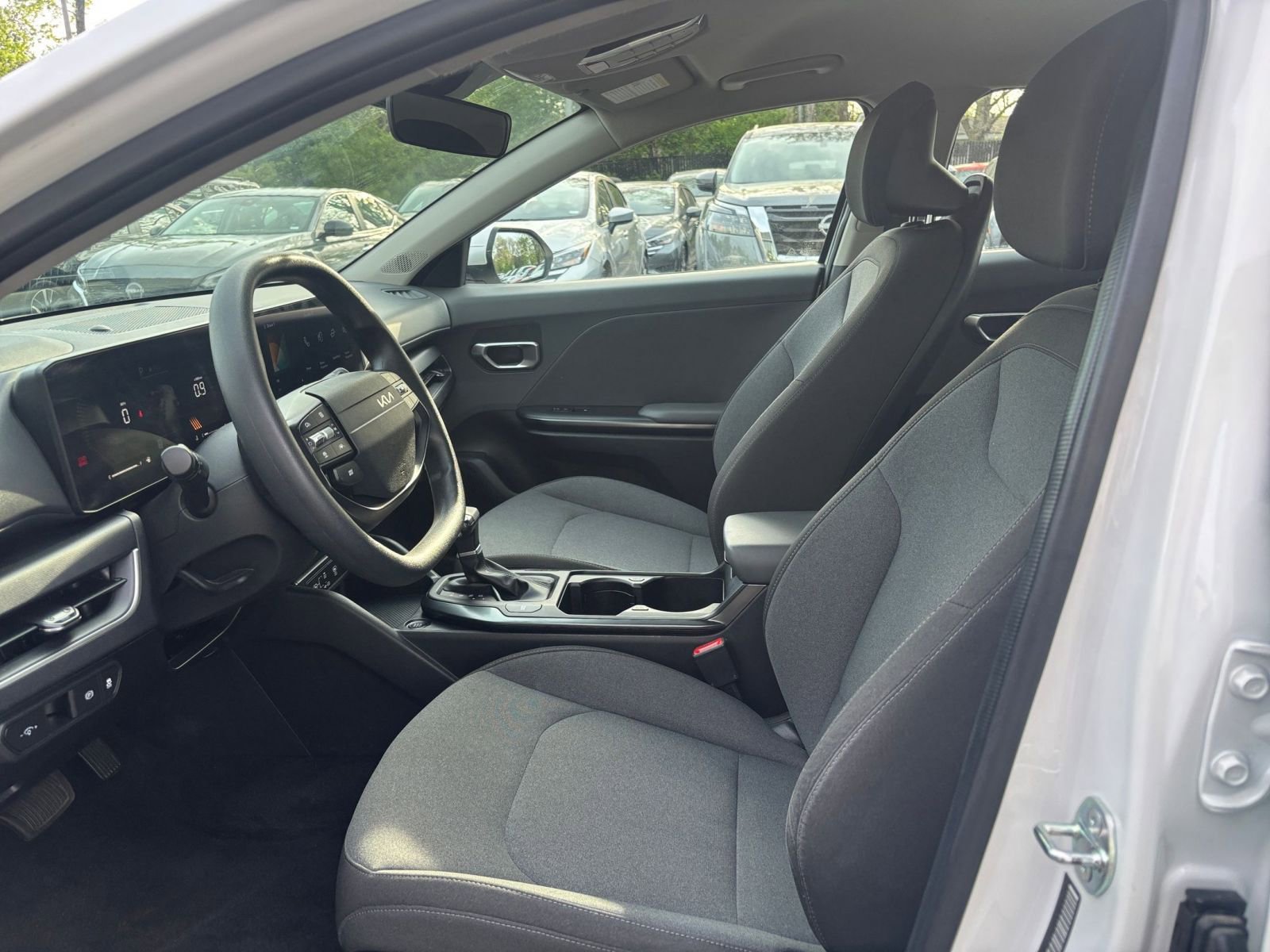 Used 2025 Kia K4 LXS image 25